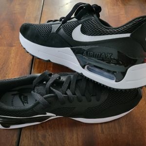 New in box Nike men's sneakers size 10